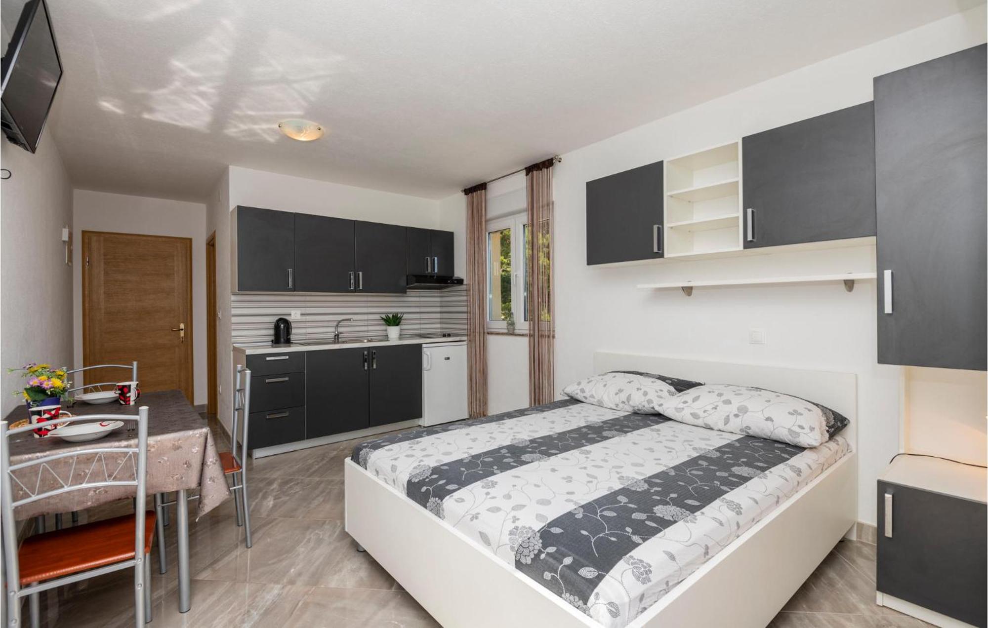 Stunning Apartment In Krvavica With Kitchen Esterno foto