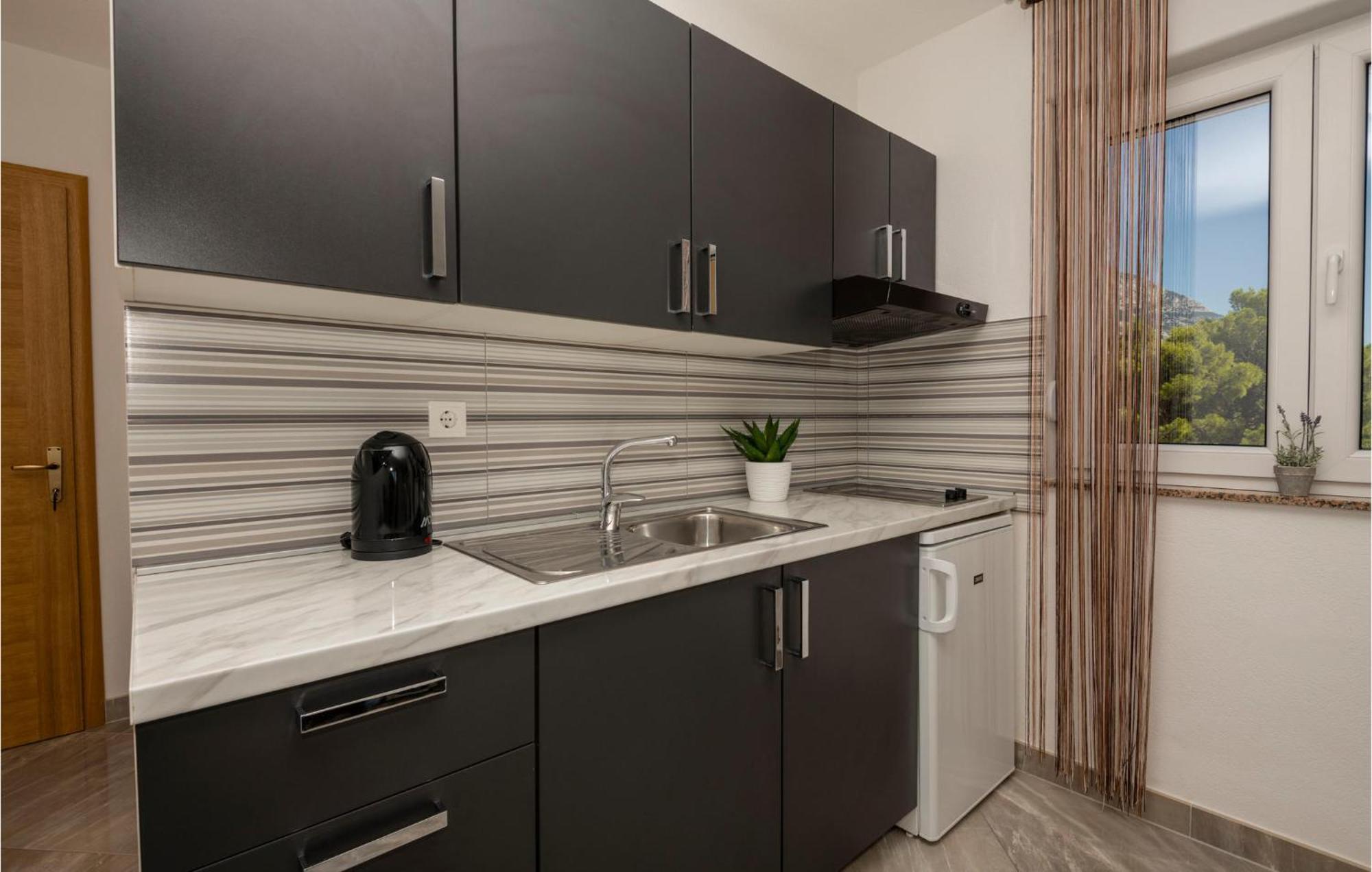 Stunning Apartment In Krvavica With Kitchen Esterno foto